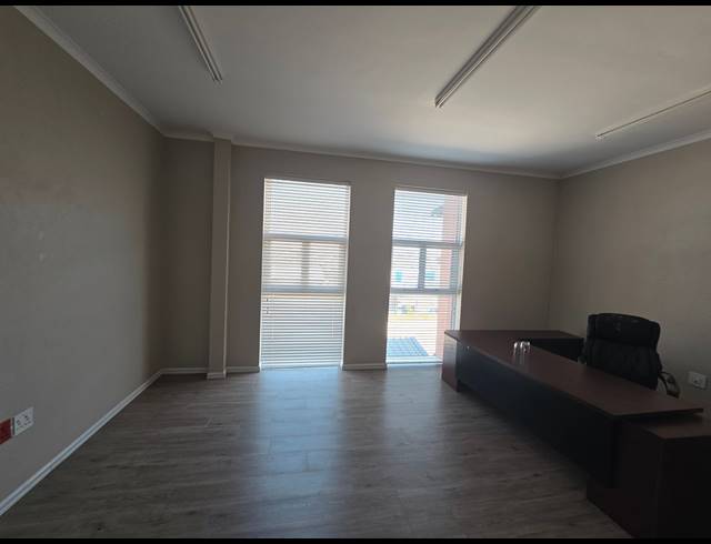 3,234M² WAREHOUSE FOR SALE IN COSMO BUSINESS PARK